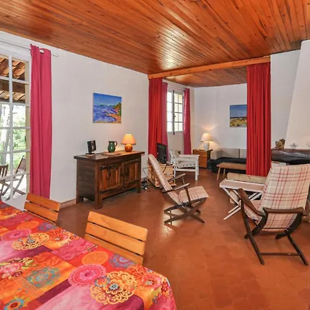 Amazing In With Kitchen Holiday home